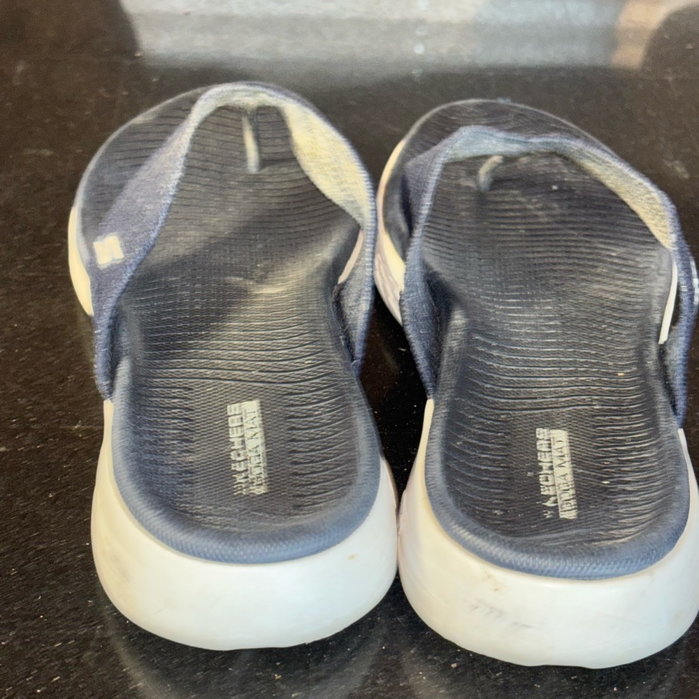 Skechers Yoga Mat Flip Flops - Picture 4 of 4